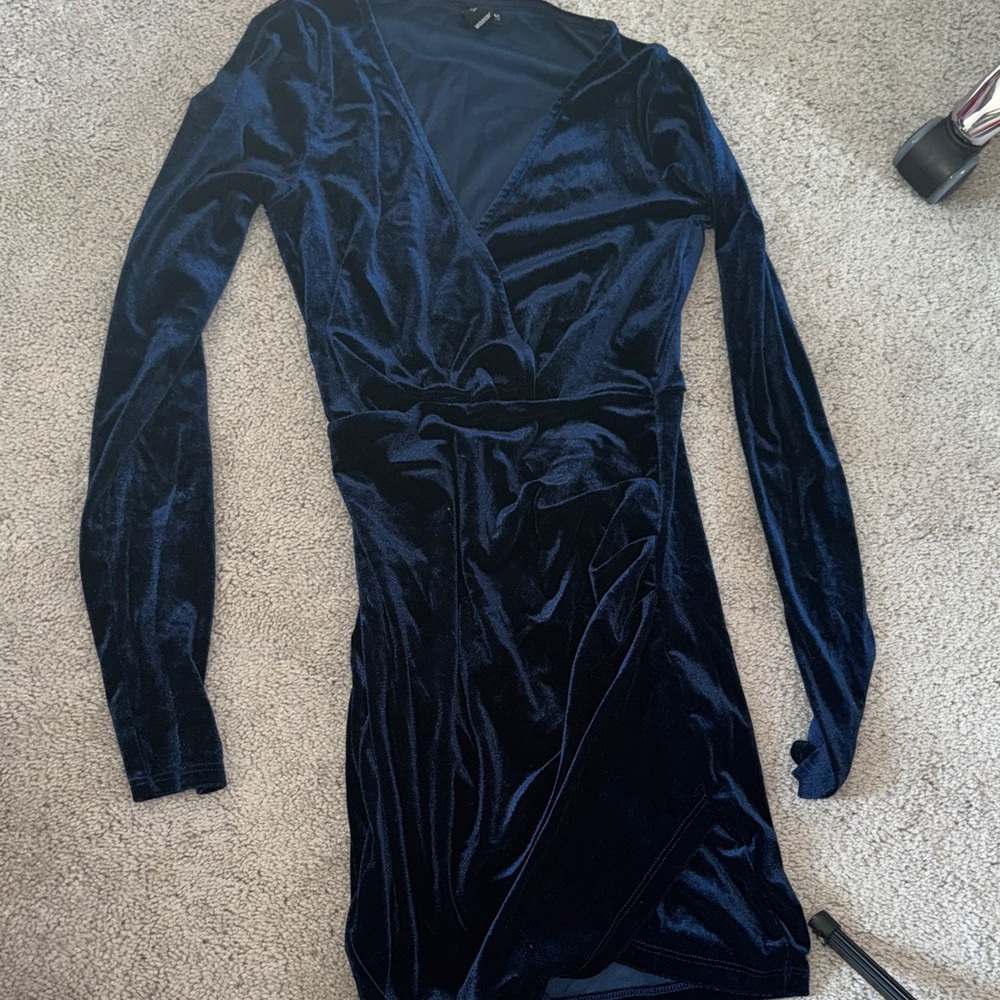 Windsor Midnight Blue Velvet Long Sleeve Dress